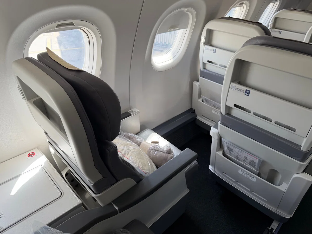 Unpacking the Worst Business Class Seat Experience: A Review of Royal Jordanian's New Staggered Design