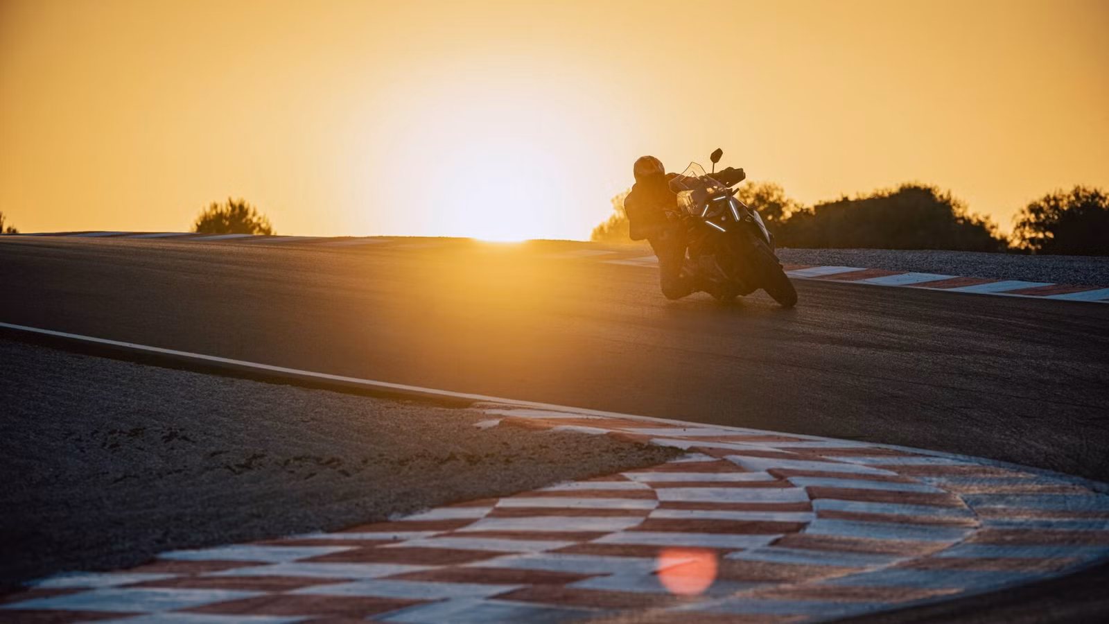 KTM's Latest Flagship: The Perfect Blend of Performance and Comfort for Long Rides