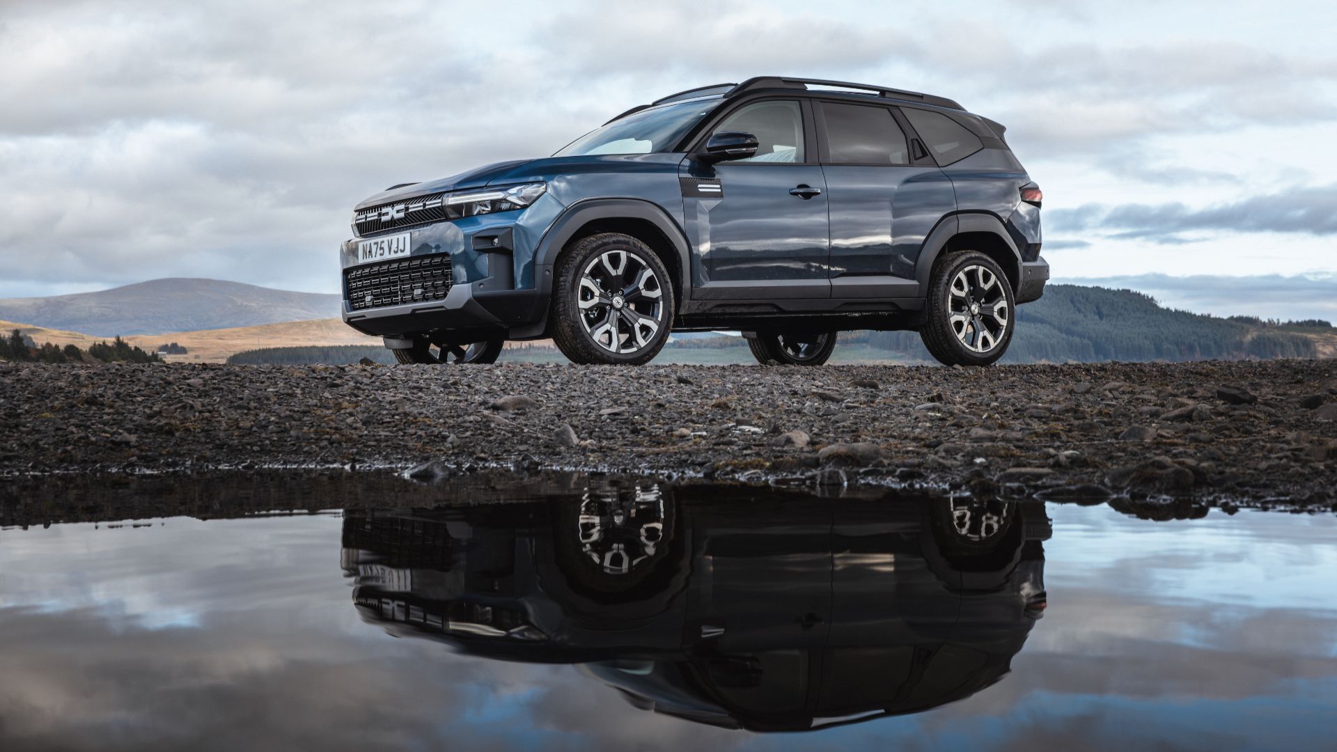 Shopping for a Family Gas Car? How New SUVs Stack Up Against Each Other (and Against EV Rivals)