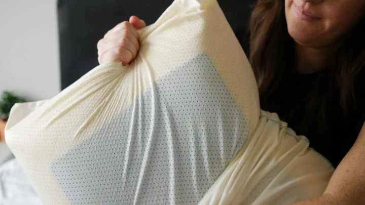 Cervical Pillows for Neck Pain: How to Pick the Right One for a Healthier Spine in 2026