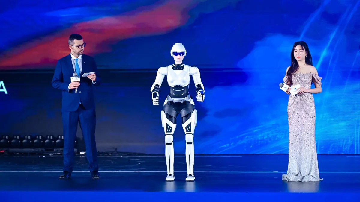 Chery’s AiMOGA vs Tesla’s Optimus: Asia’s New Humanoid Robot Rivalry Explained