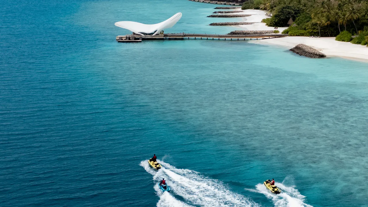 Love Island Getaways but Can’t Swim? How Malaysians Can Do the Maldives Safely and Still Enjoy the Ocean