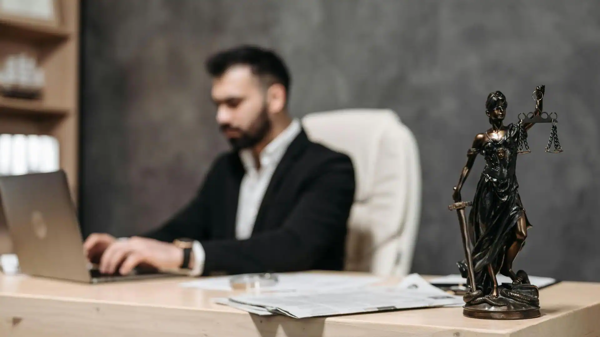 Lawyers, Coders, Creatives: Using AI as a Real Career Growth Engine (Without Getting Replaced)