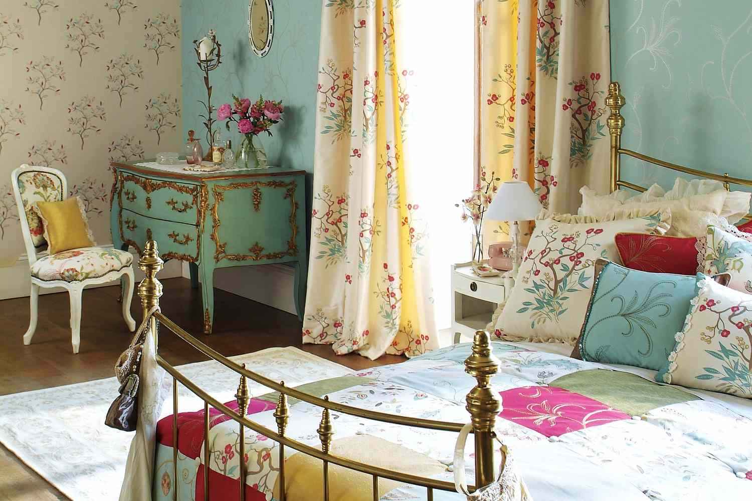 Mastering Pattern Drenching: Tips from Top Interior Designers