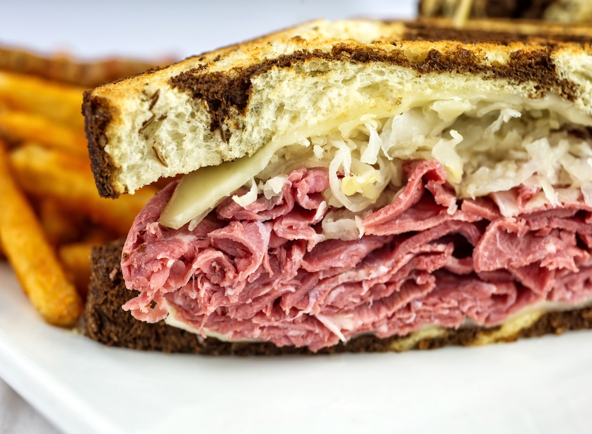 From Hot Pastrami to Chicken Marsala: Chain Restaurant Dishes Americans Swear By (And What Malaysians Can Learn)
