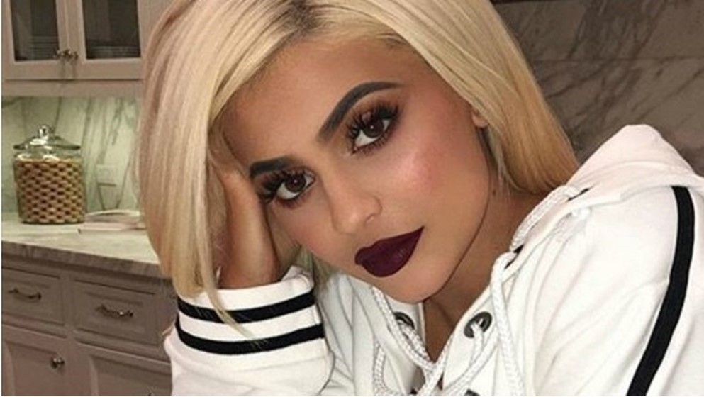 Soft Glow for Hot Days: Spring-Summer Makeup Trends Malaysians Can Actually Wear