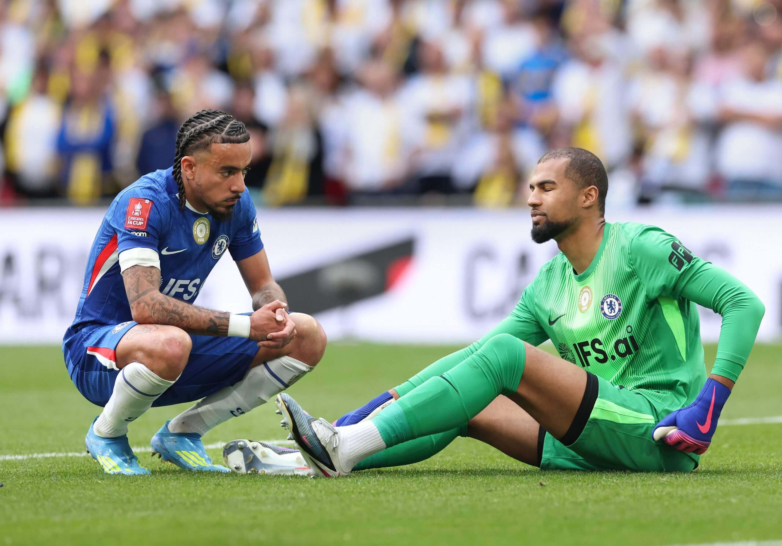 Goalkeeper Injuries and ‘Play On’: Why Stoppages Are Suddenly the Premier League’s Hottest Debate
