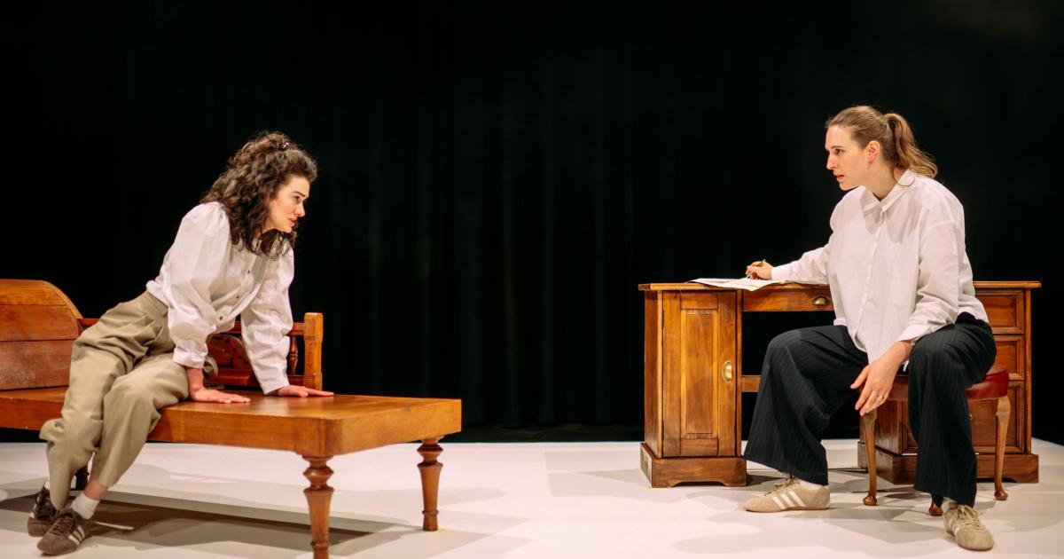 From Freud to Fire: How ‘Darkly Comic’ and Intimate Shows Are Changing the Theatre Experience