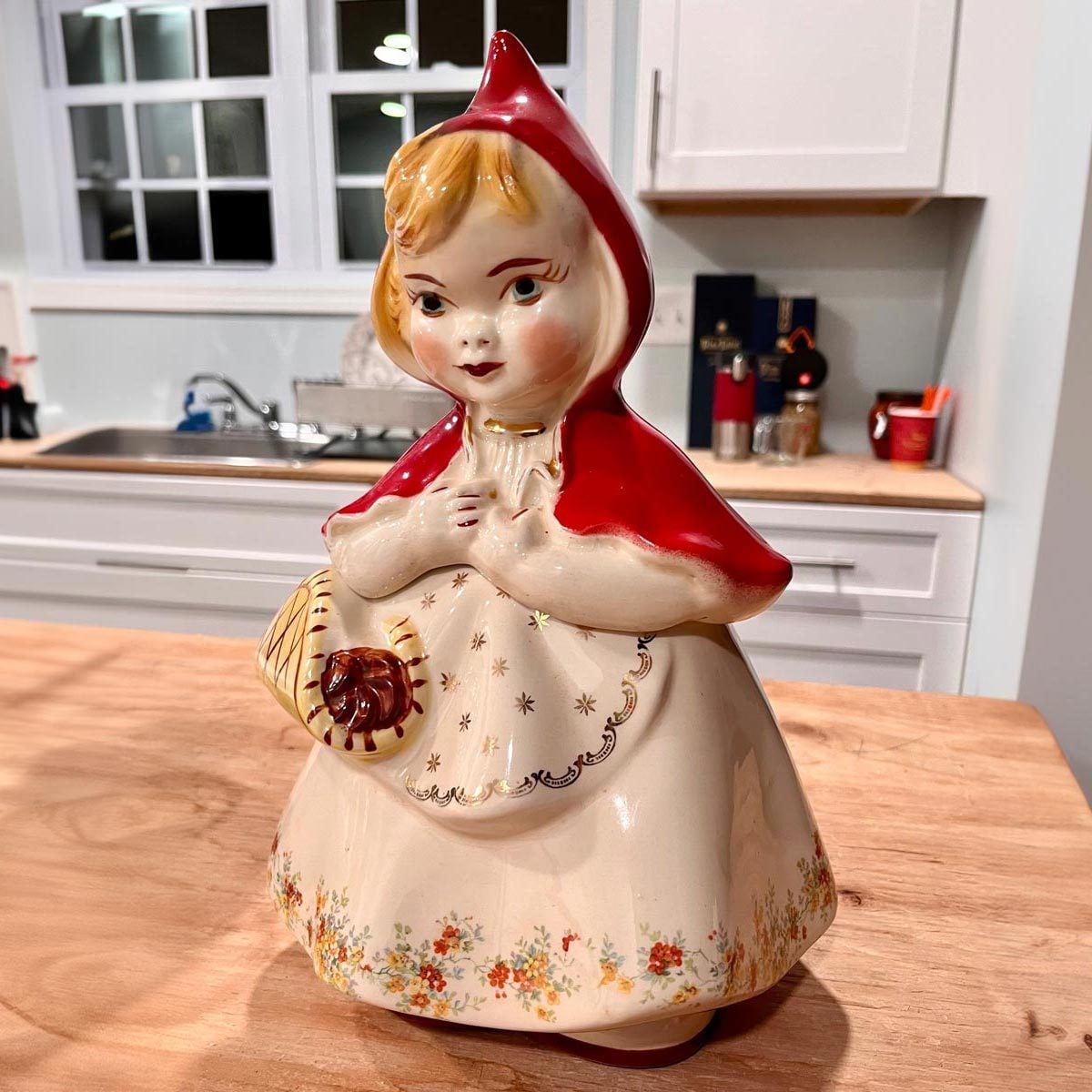 From Flea Markets to Facebook Groups: Why Vintage Cookie Jars Are the New Thrifter Obsession