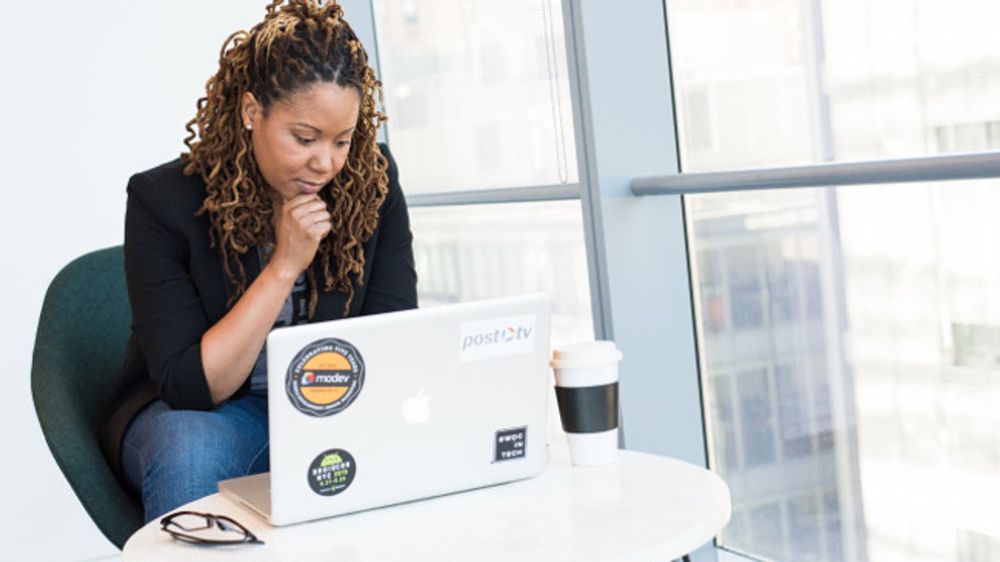 AI Won’t Kill Call Centres Yet: How Support Teams Are Really Using Chatbots To Boost Productivity