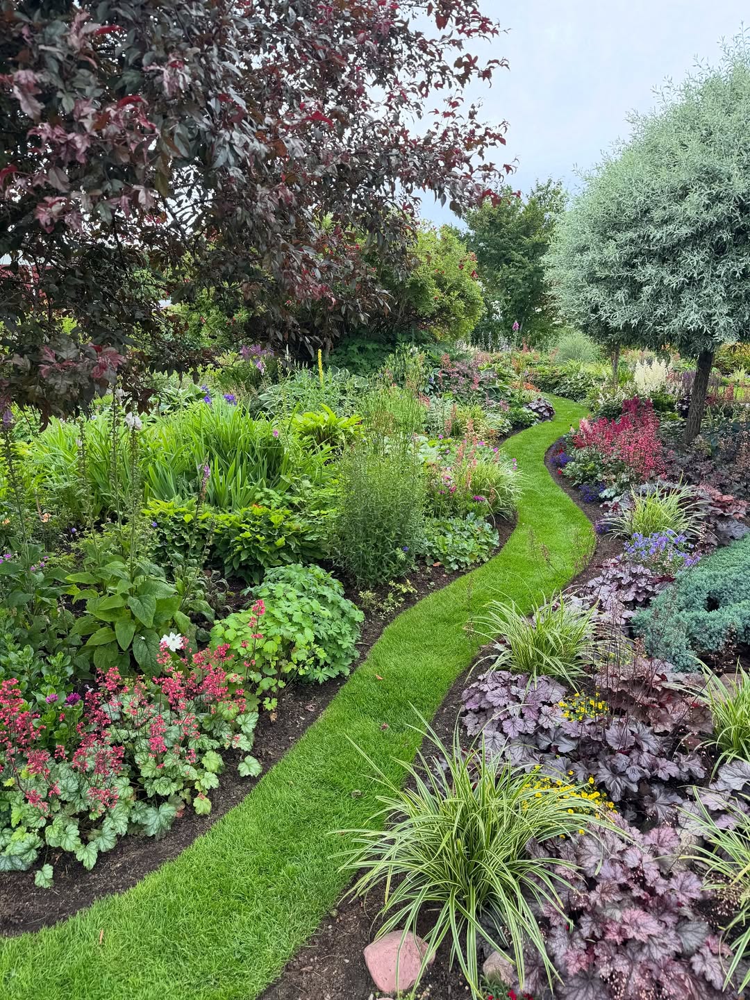 Transform Your Space: 28 Vertical Garden Ideas for a Lush Home
