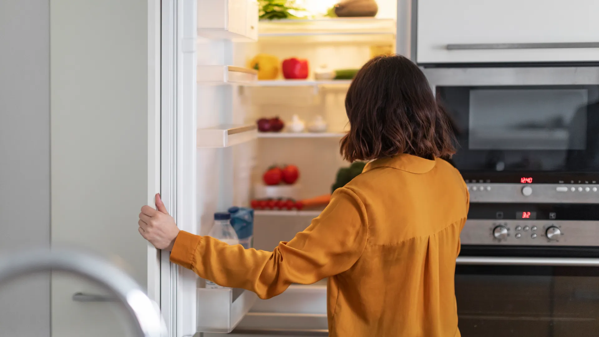 The Baking Soda Deodorizing Guide: How to Actually Beat Fridge and Kitchen Smells
