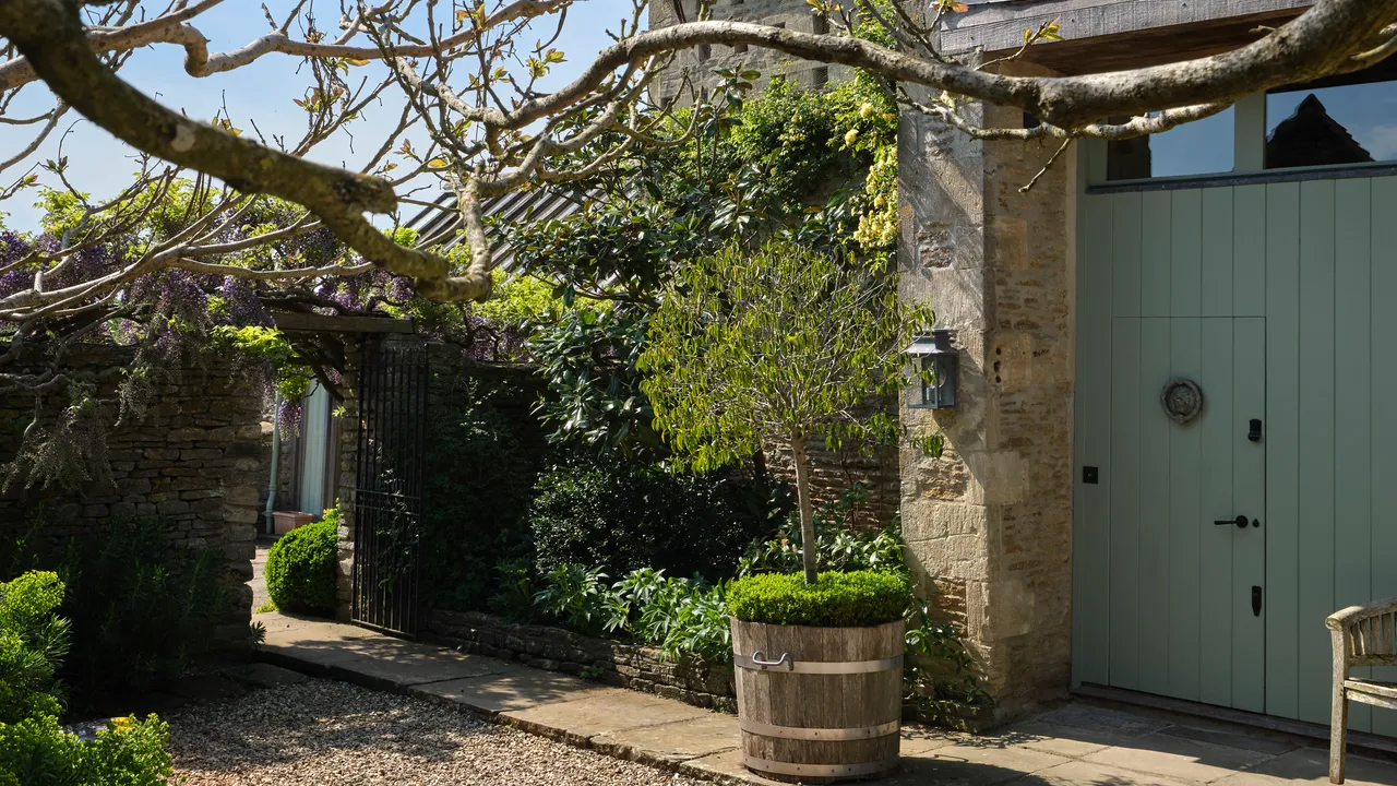 Your Yard Can Be Smart Too: Outdoor Tech Upgrades That Make Garden Life Easier