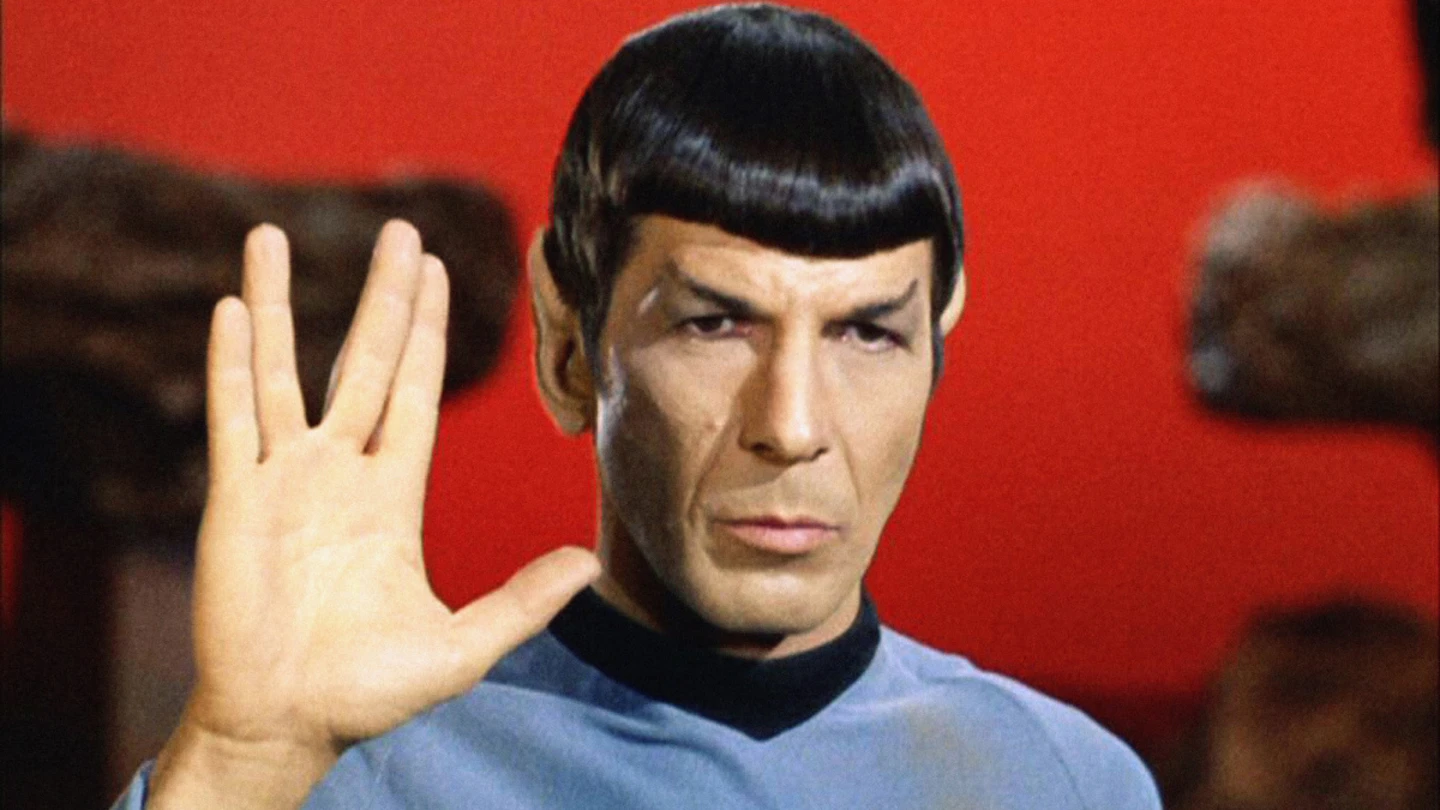 Paul Giamatti’s ‘Broken’ Vulcan Salute Is the Most Relatable Starfleet Academy Story Yet
