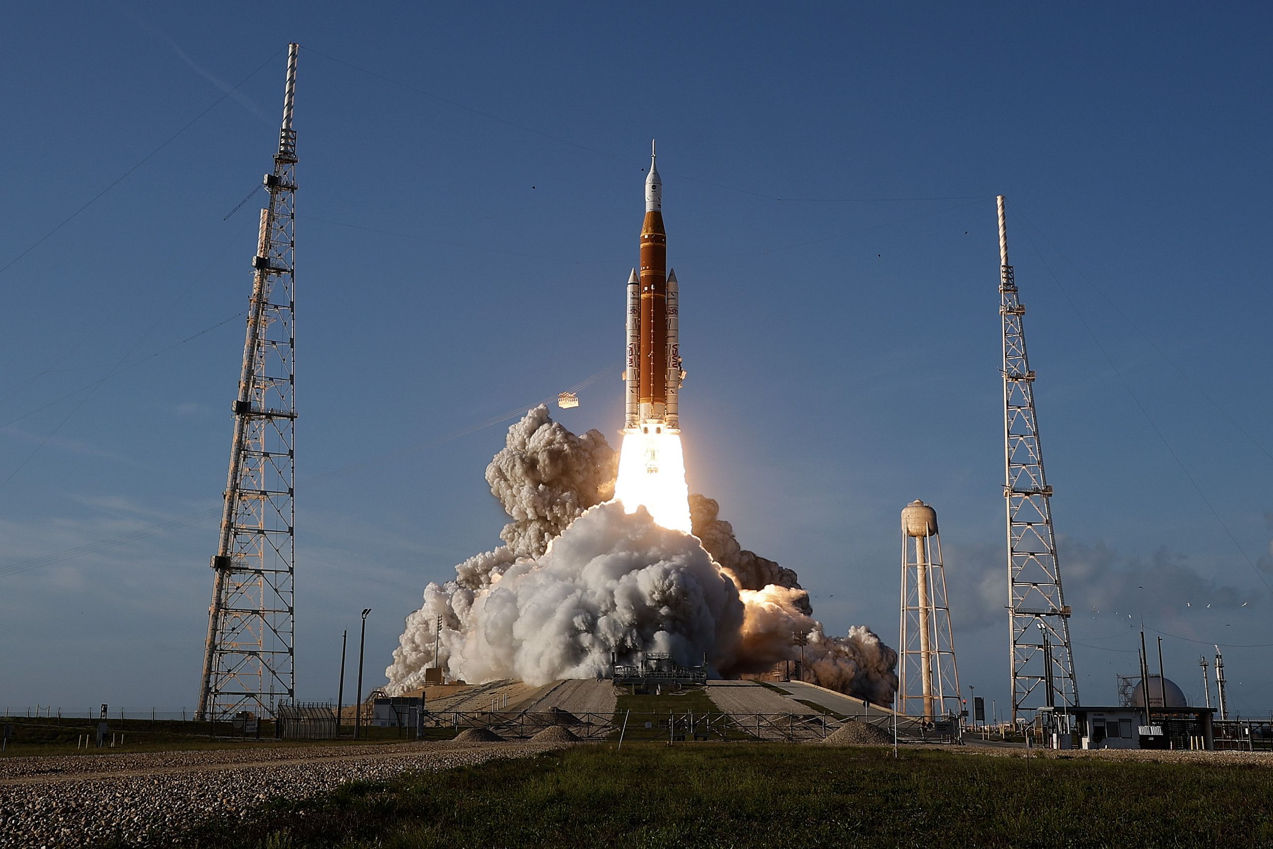 Is a 50mm f/1.4 the Secret Weapon for Night Sky and Rocket Launch Photography?