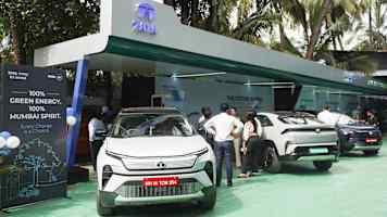 China’s EV Makers vs Tesla: Robotaxis, AI Cars and the Future of Ride‑Hailing in Asia