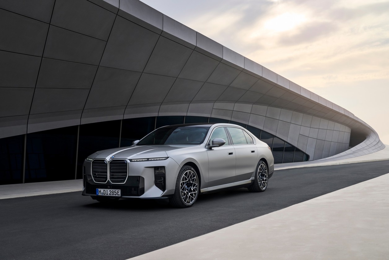 Four New Electric Flagships Compared: BMW i7, Electric C-Class, Hyundai Ioniq 3 and BYD Sealion 5