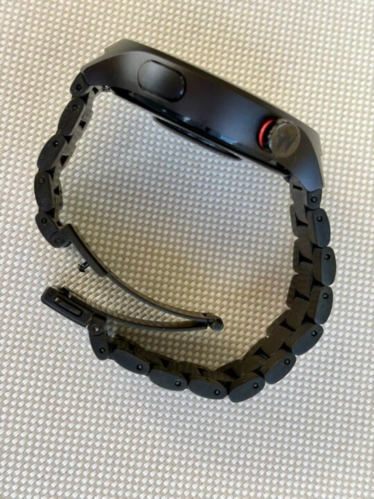 Budget Basics vs Serious Running: Motorola Moto Watch and Huawei Watch GT Runner 2 Compared