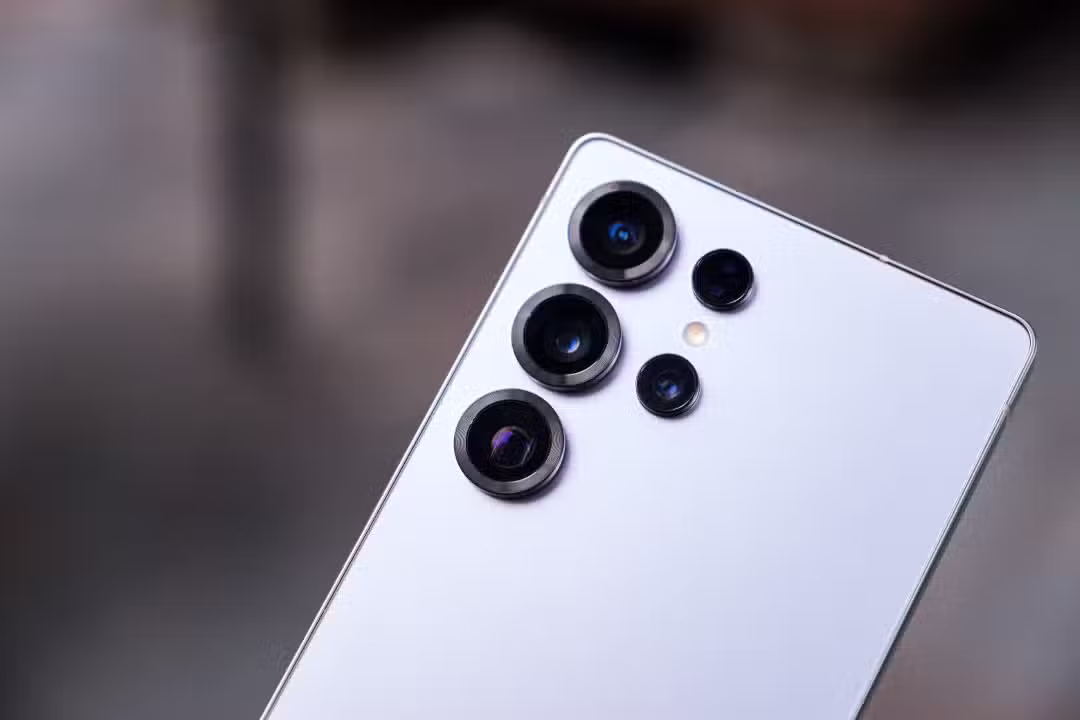 Your Ceiling, Your Car, Your Phone: How Everyday Gadgets Are Quietly Turning Into AI Art Displays