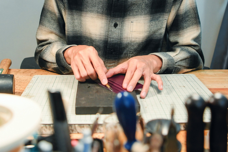 Why Leather Fans Are Obsessed With Patina: Inside the Rise of Vegetable‑Tanned Bags and Heirloom Wallets