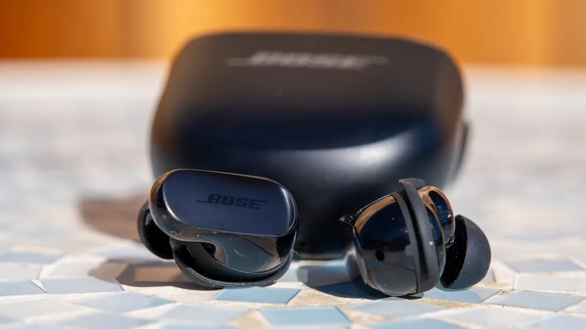 From Planes to KTM Komuter: The Best Travel Headphones Malaysians Can Use for Quieter Daily Rides