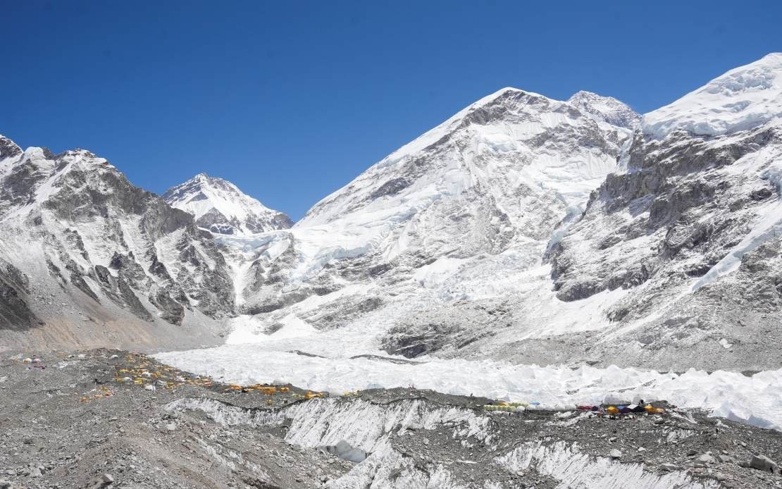 Everest 2026 in Jeopardy: How a Giant Ice Tower Is Blocking the World’s Most Famous Summit Route