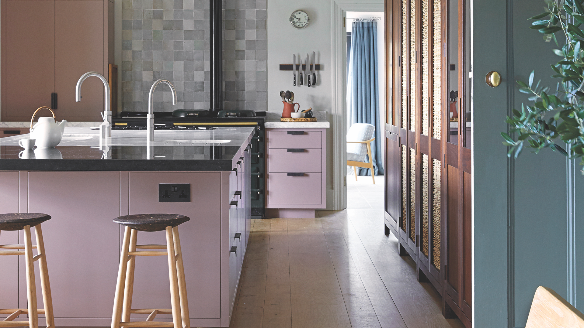 The Smart Home Is Getting Stylish: How Tech and Decor Are Merging in Your Living Room