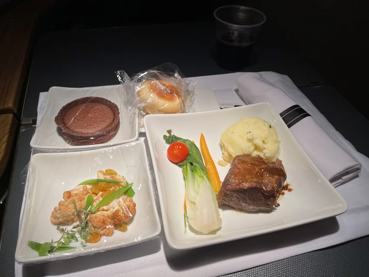 Inside the American Airlines Experience: Seats, Service and Perks Through an AvGeek Lens