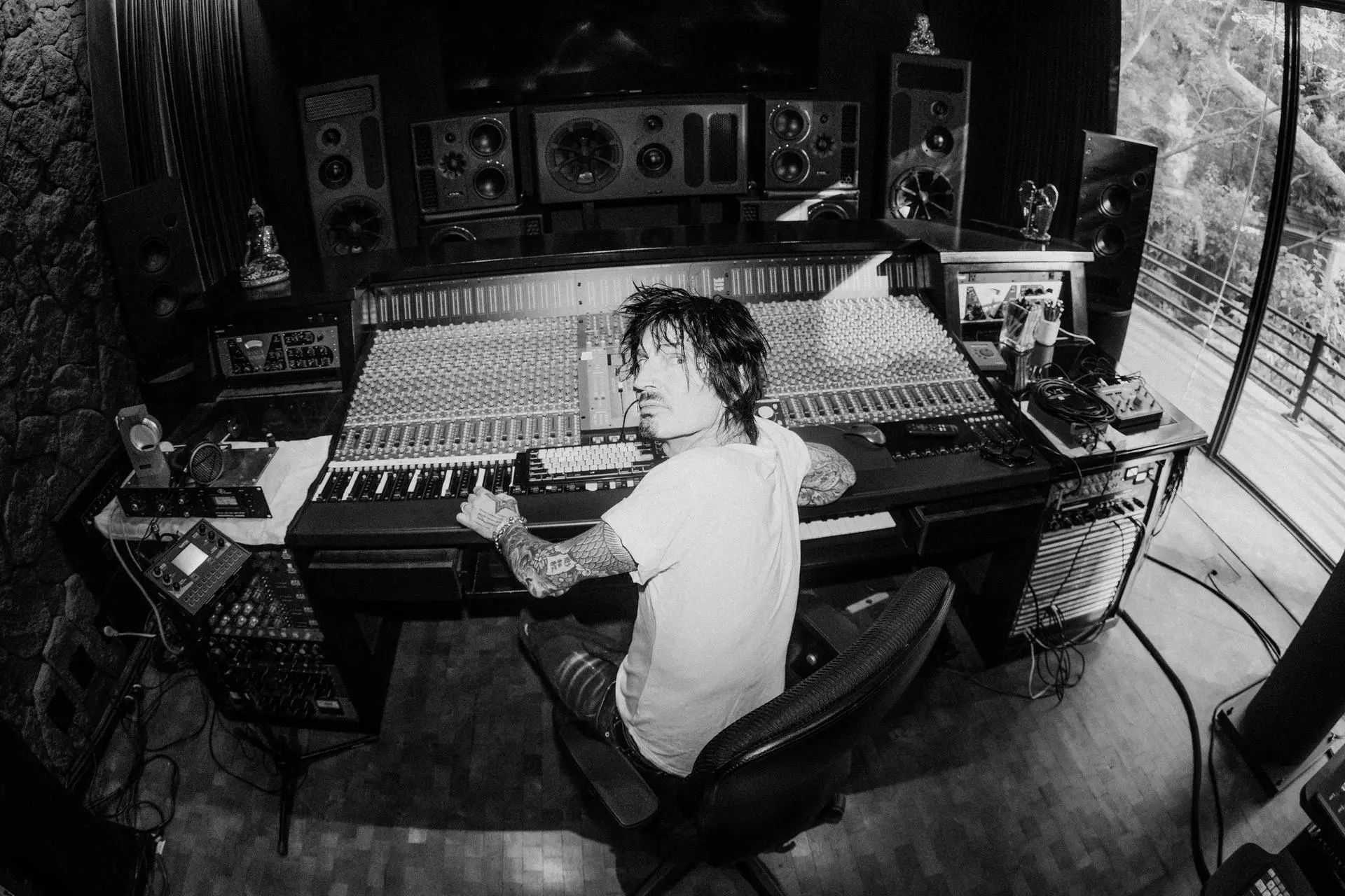 From New Order Drama to Tommy Lee’s Remix: How Rock Survivors Are Rewriting Their Legacies
