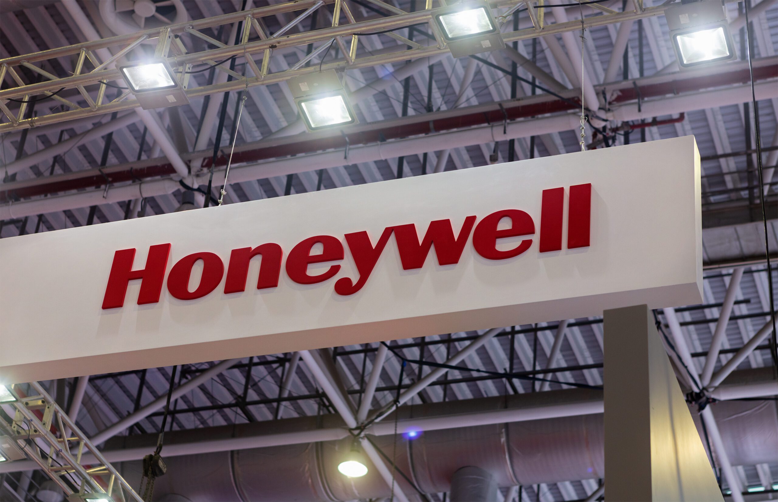 Why Warehouse AI Assistants Matter More Than New Malls: Inside Honeywell’s Automation Spin-Off and Future E‑Commerce Fulfilment