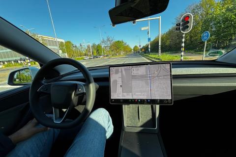 Beyond Human Drivers: What Geely’s Eva Cab and Tesla’s FSD Push Reveal About the Next Stage of Autonomous EVs