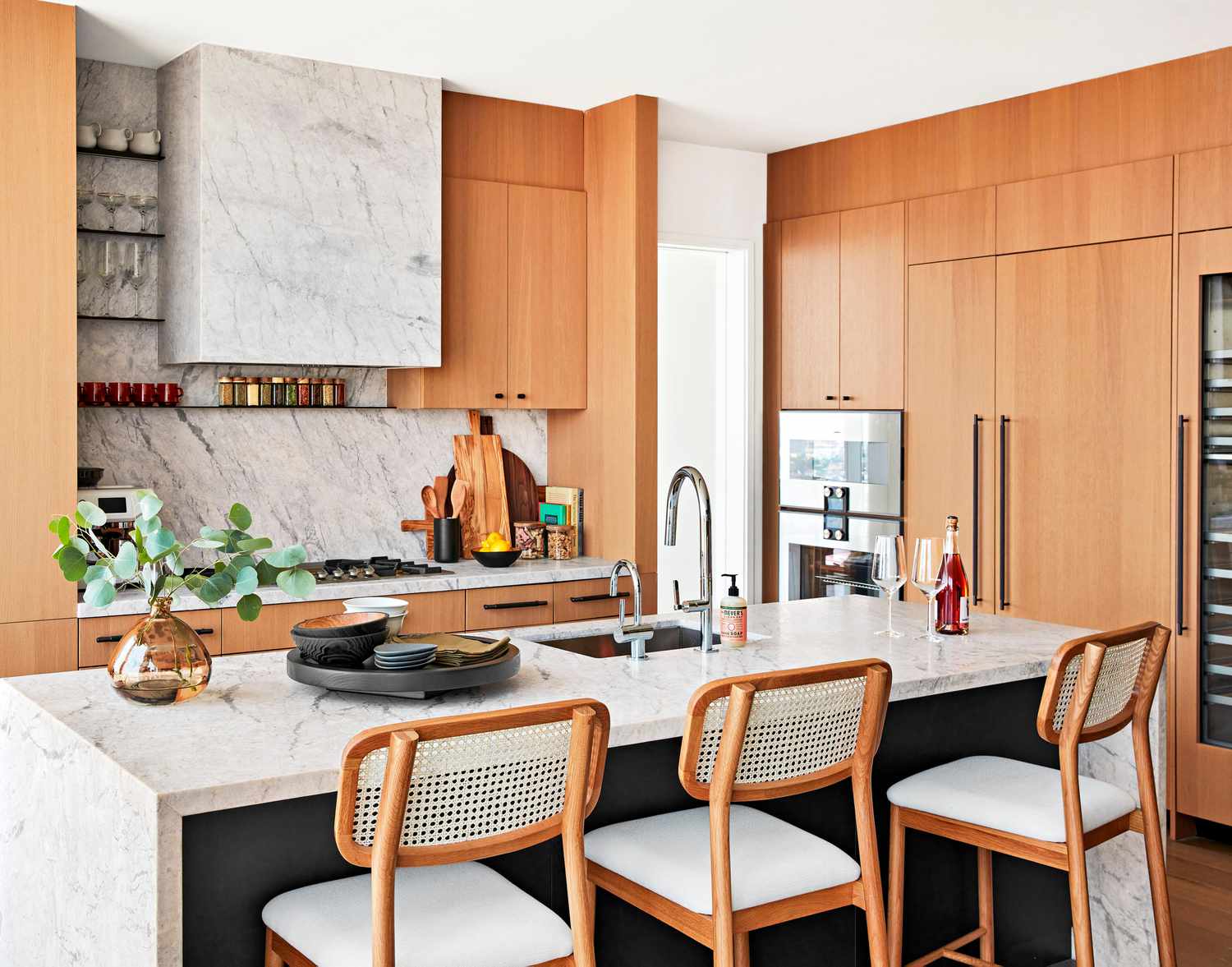 6 Small Habits Professional Organizers Swear By To Keep Your Home Tidy Every Day