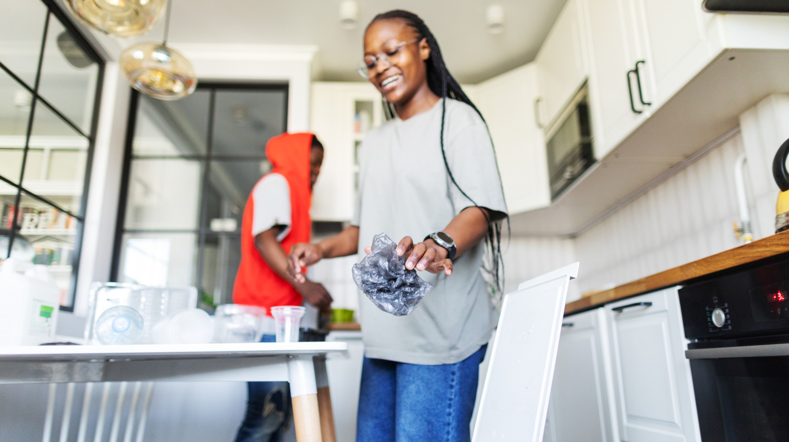 Stop Cleaning So Late: 8 Nighttime Chores That Can Secretly Make Your Home Dirtier Or Less Safe