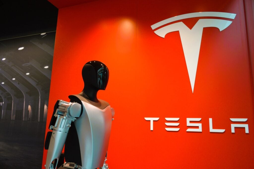 Tesla’s Big Bet on Optimus: Why Elon Musk Is Sacrificing Cars to Win the Physical AI Race