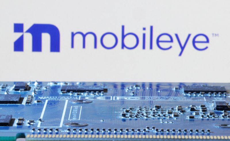 Carmakers Are Restocking Smart Brains: What Mobileye’s Revenue Jump Reveals About the Next Wave of Driver Assistance