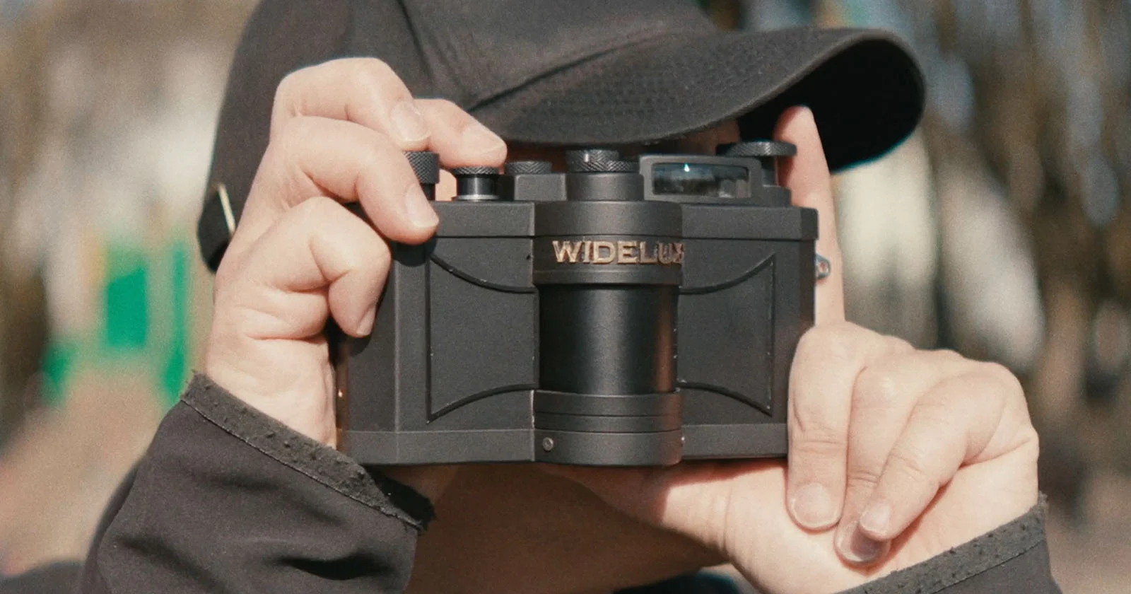 The WideluxX F10 Brings Panoramic Film Back: What Early Testers Are Saying