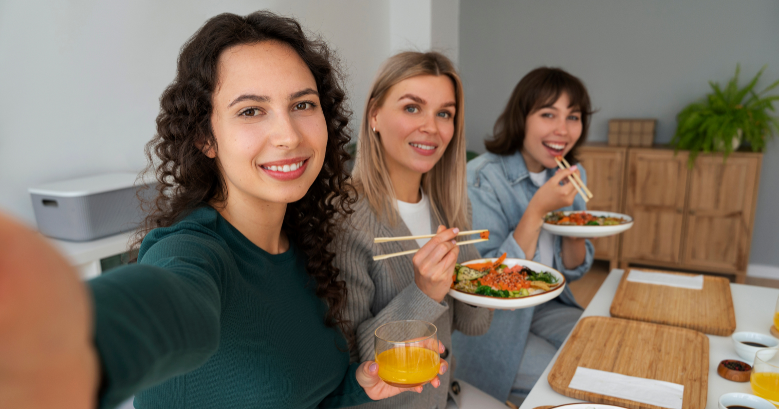 When Your Salad Makes Everyone Uncomfortable: The Social Psychology Behind Plant-Based Choices at the Table