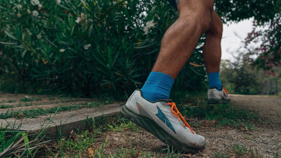 Sakit Lutut Bila Lari? 7 Types of Running Shoes That Can Ease Stress on Your Knees
