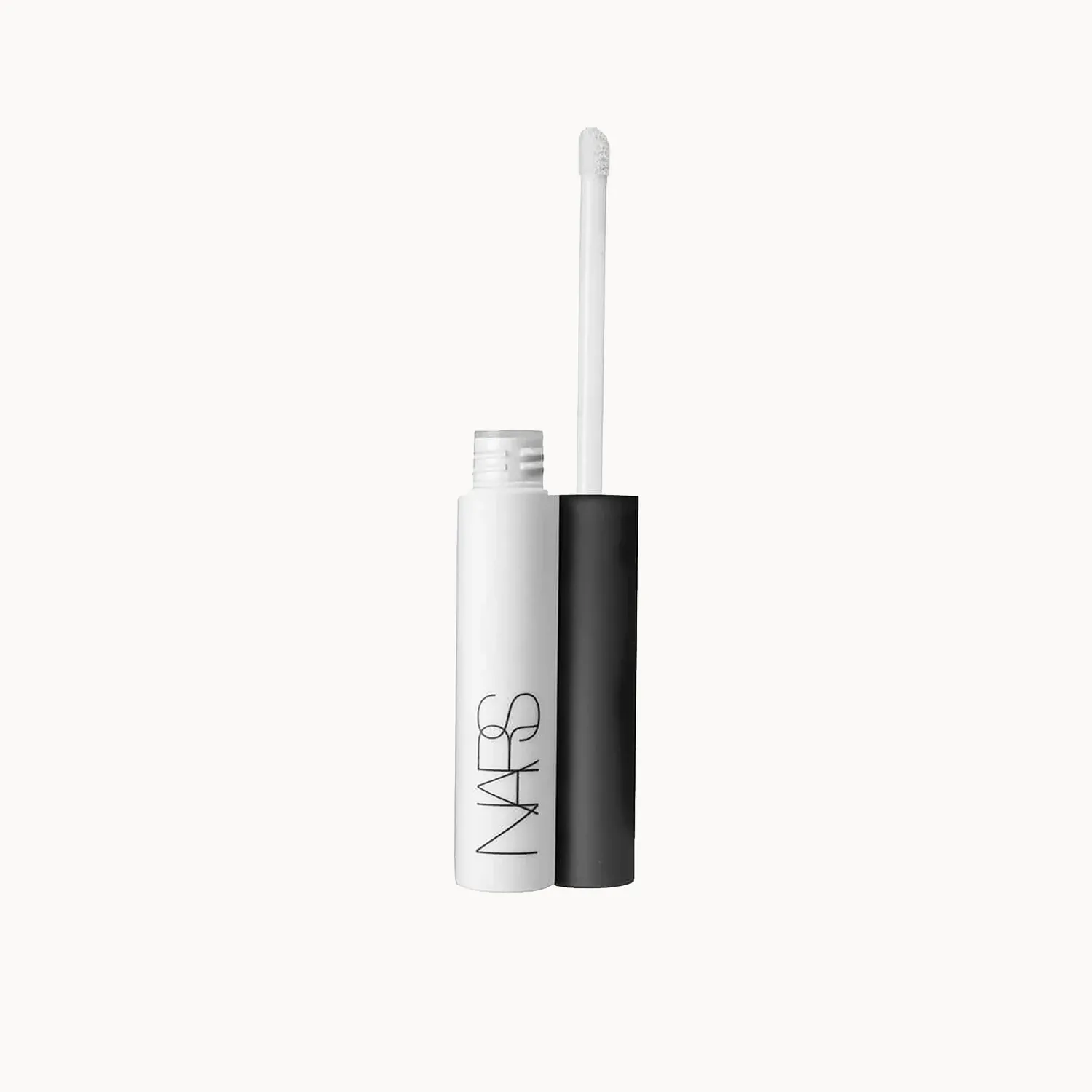 Zero-Crease Eyes on a Crowded Train: How to Make Commuter Eye Makeup Last Until Clock-Out