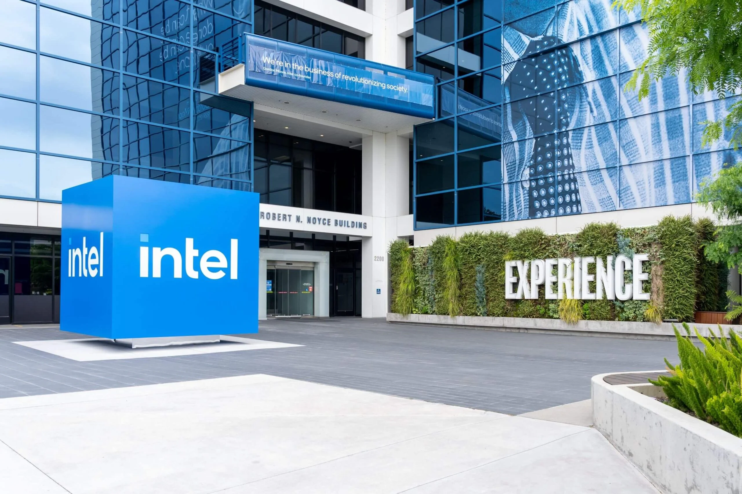 Intel Just Logged Its Best One‑Day Rally Since 2020: What That 24% Spike Really Means for Everyday Investors