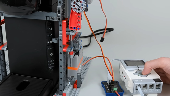This Creator Built a Fully Automatic Smart Coffee Machine With LEGO and a Capsule Maker – Here’s How It Works