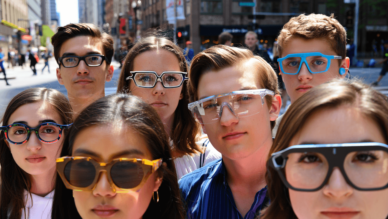 Smart Glasses Are Splitting in Two: Fashion-First vs Surveillance-Ready Devices