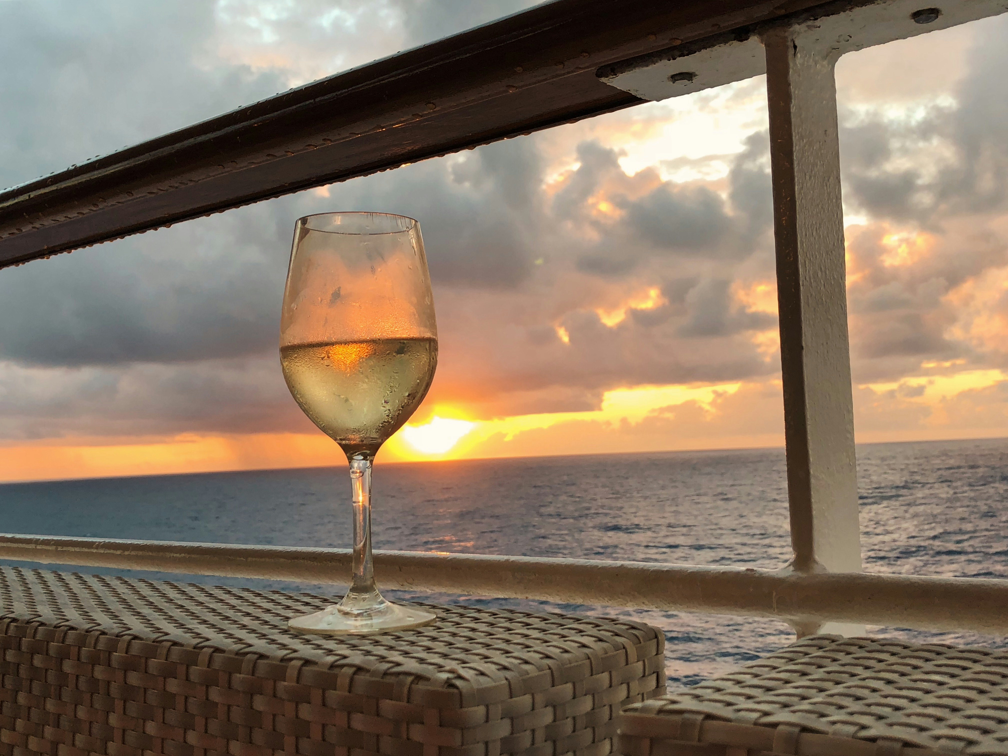 Soft Drinks at Sea: Is Carnival’s Bottomless Bubbles or Princess’ Zero‑Proof Lineup Better Value?