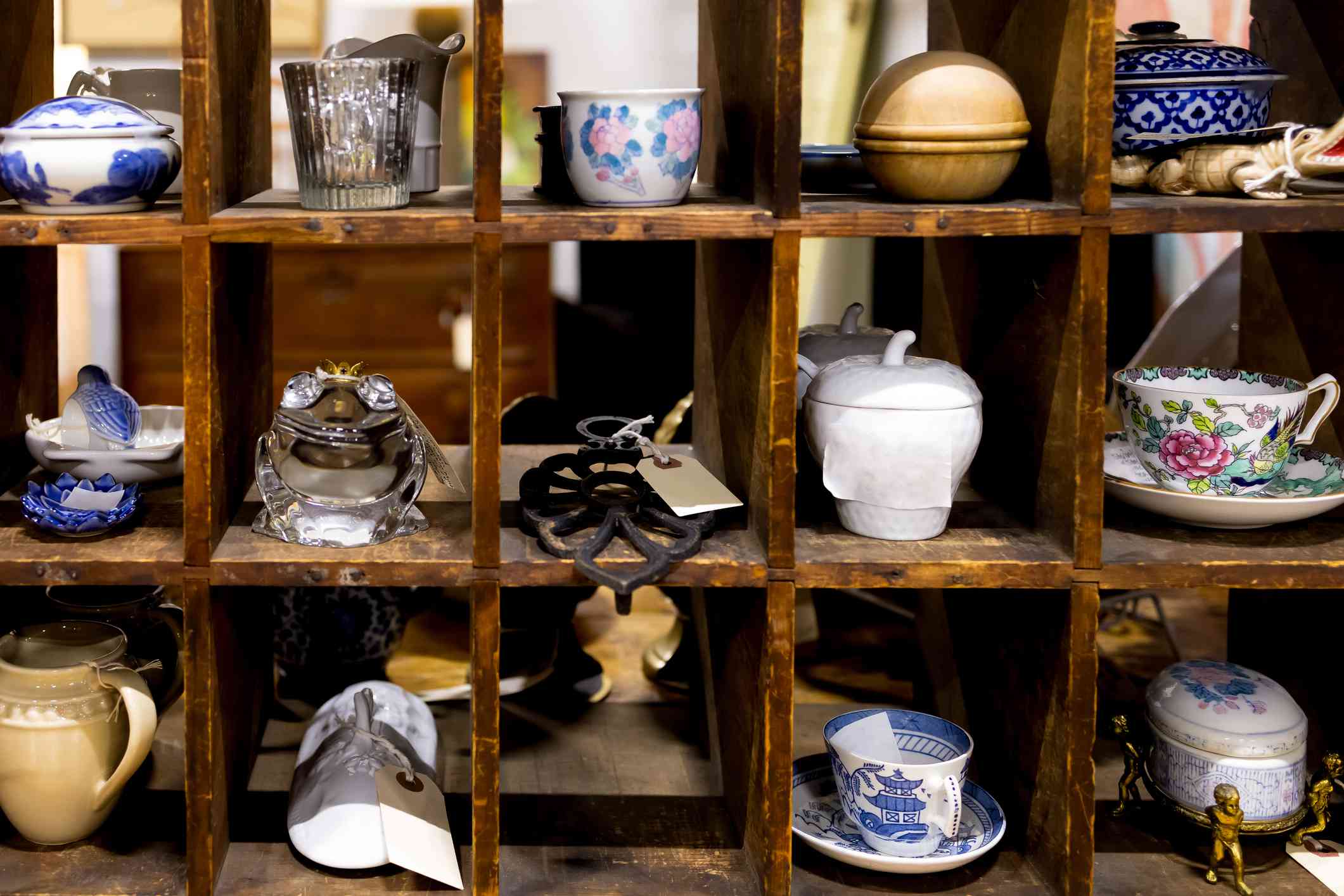Decluttering for Flea Markets or Thrift Stores? 8 Furniture Pieces That Usually Get Rejected (And Smarter Ways to Let Them Go)