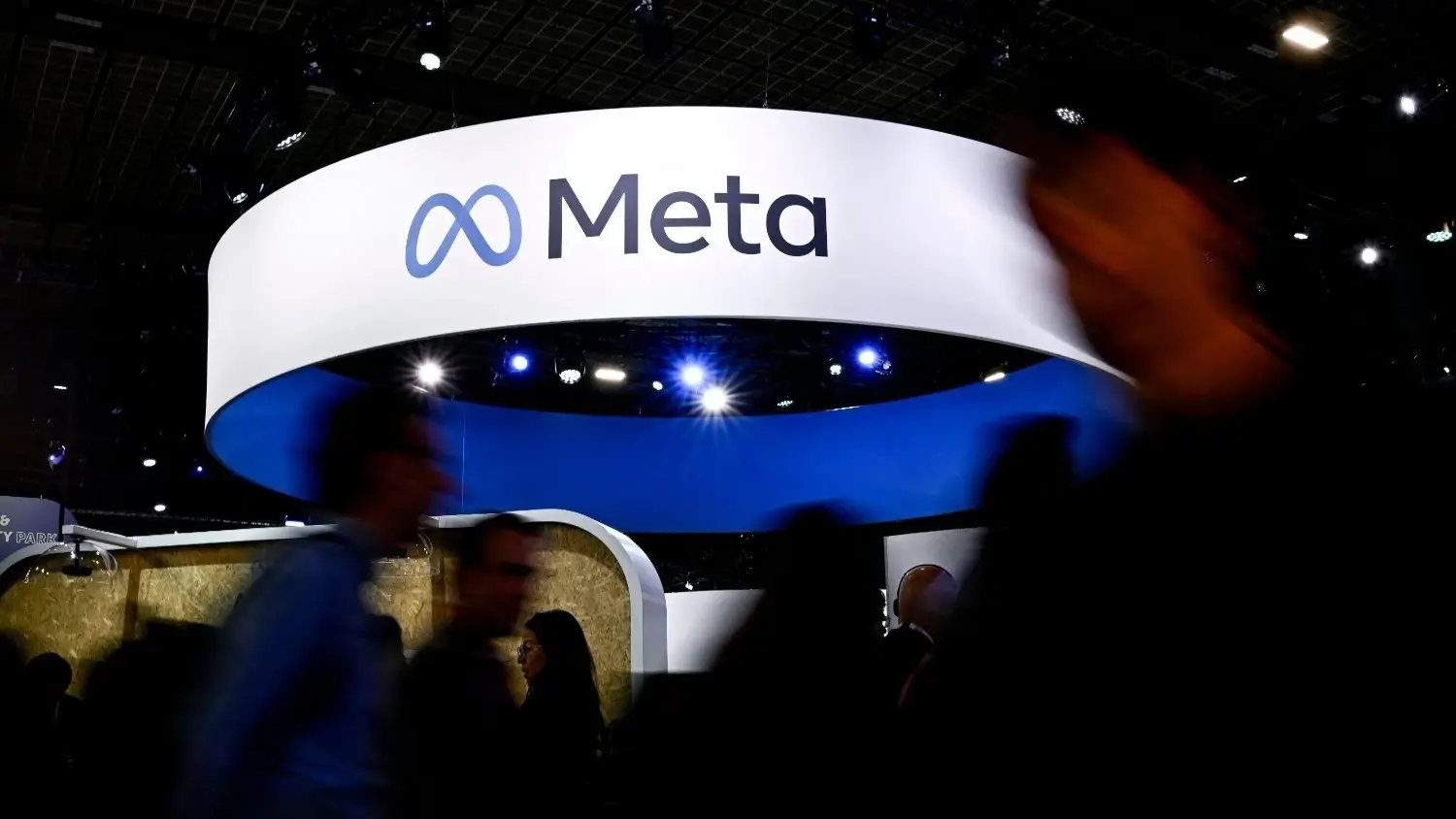 Meta, Microsoft and the New AI Productivity Gamble: Fewer Staff, More Software?