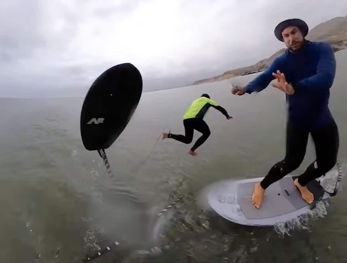 E-Foils vs Lineups: Why Surf Culture Is Pushing Back and How Riders Can Share the Waves