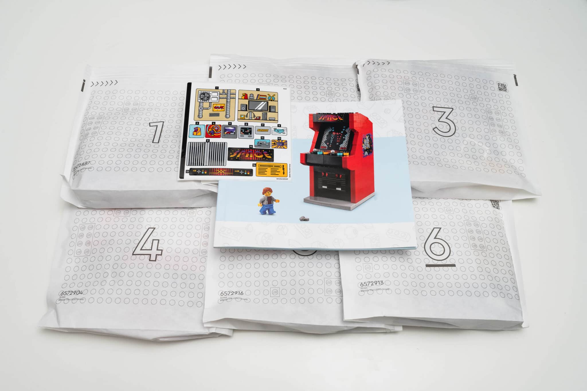 This Tiny LEGO Arcade Cabinet Scratches the Retro Gaming Itch Better Than You’d Think