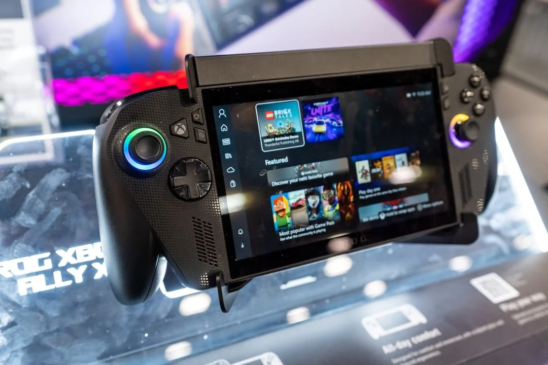 Handheld Powerhouses in 2026: How ROG Ally X and Rivals Really Handle Fast‑Paced Action Games
