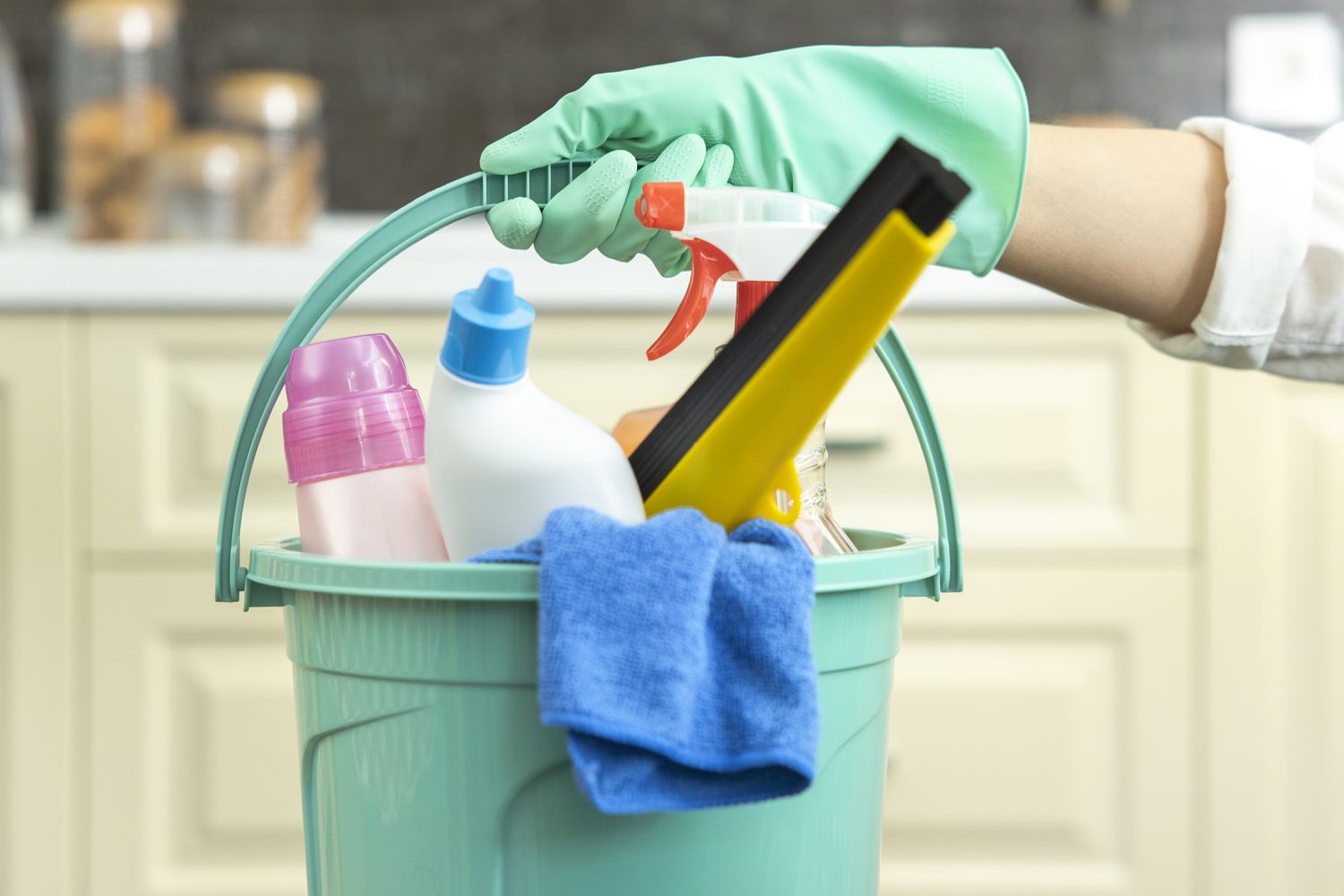 From Living Room to Bathroom: 10 Pro Cleaning Secrets That Actually Save You Time