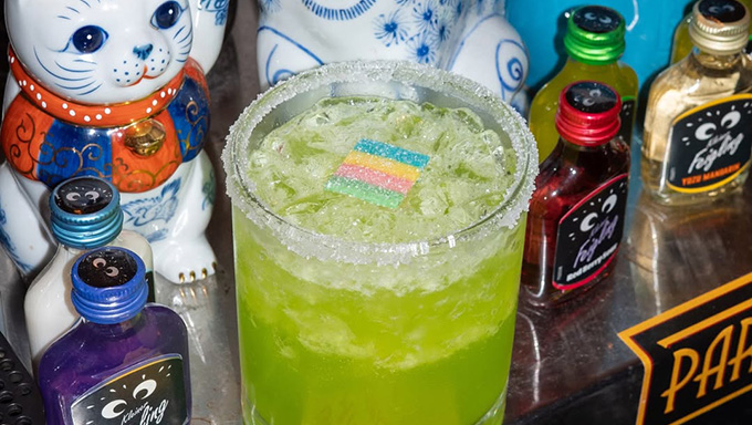 Four Crowd-Pleasing Cocktails Every Home Bartender Should Learn
